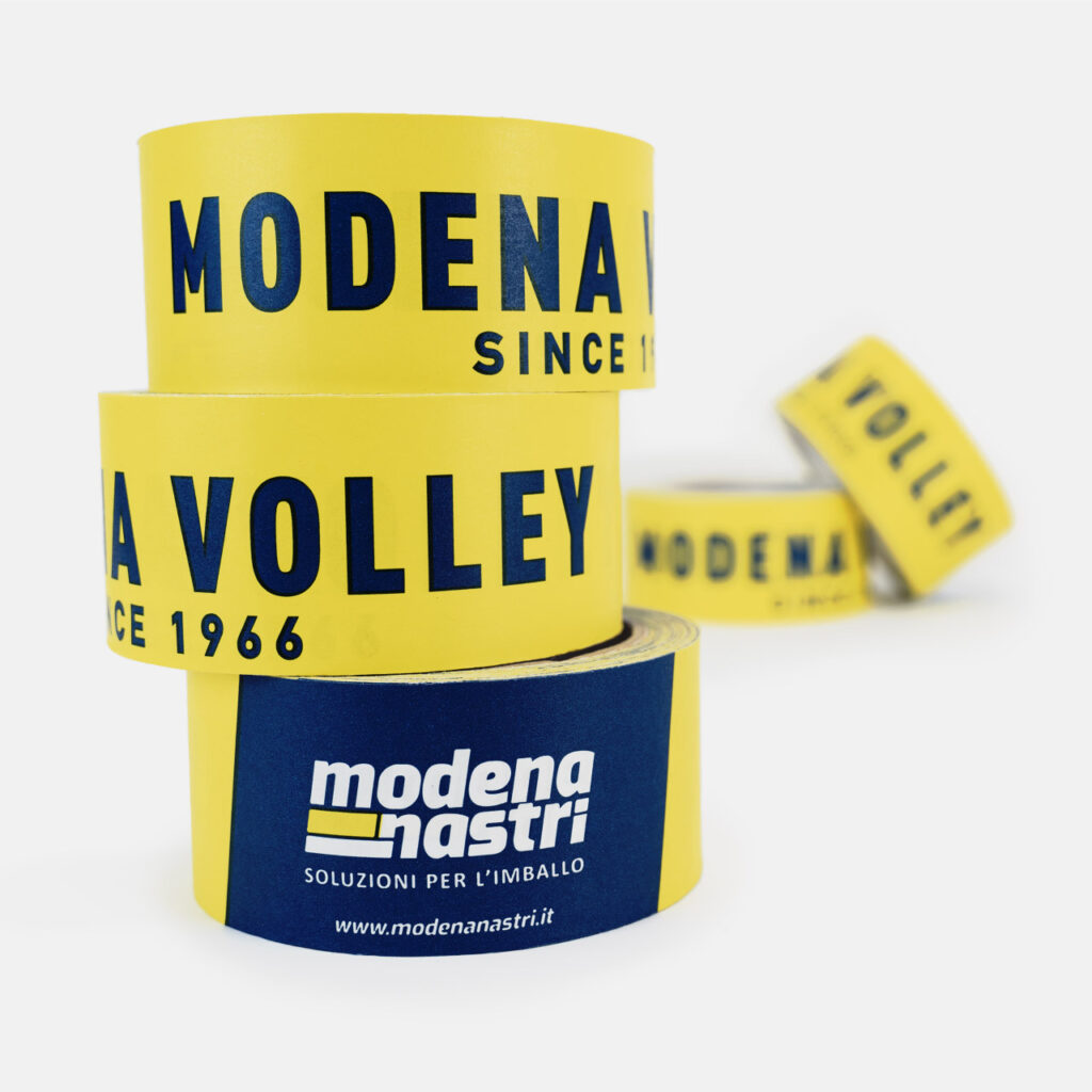 Nastri adesivi personalizzati Modena Volley (composizione tre rotoli in primo piano e due in secondo piano)